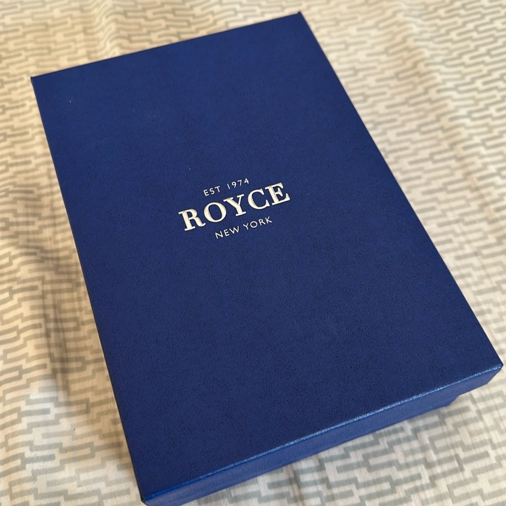 Royce New York brown leather cosmetics bag